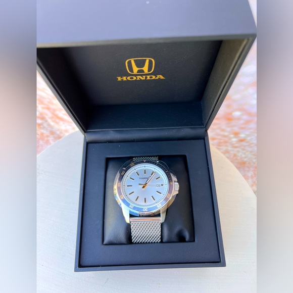 Men’s watch made by Tourneou. Needs a new batterie - Picture 1 of 9